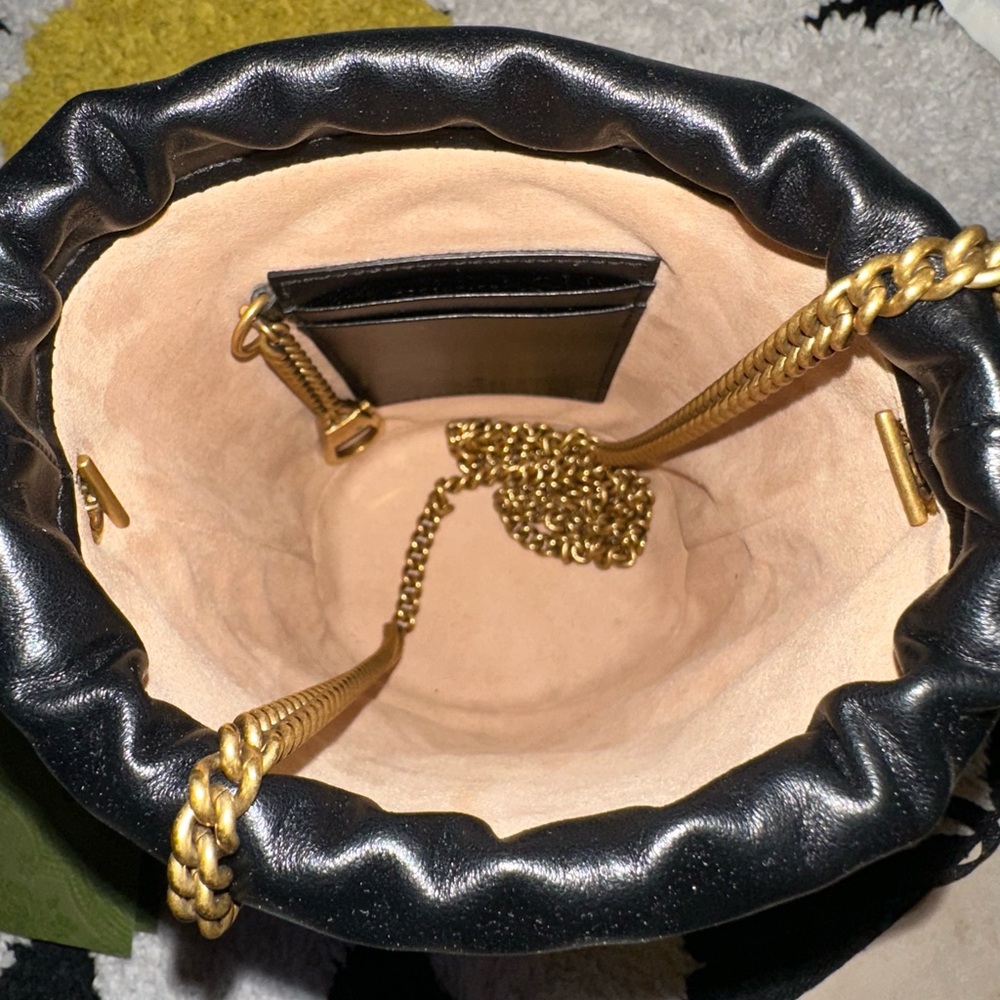 Gucci Marmont Bucket Bag - Picture 4 of 16